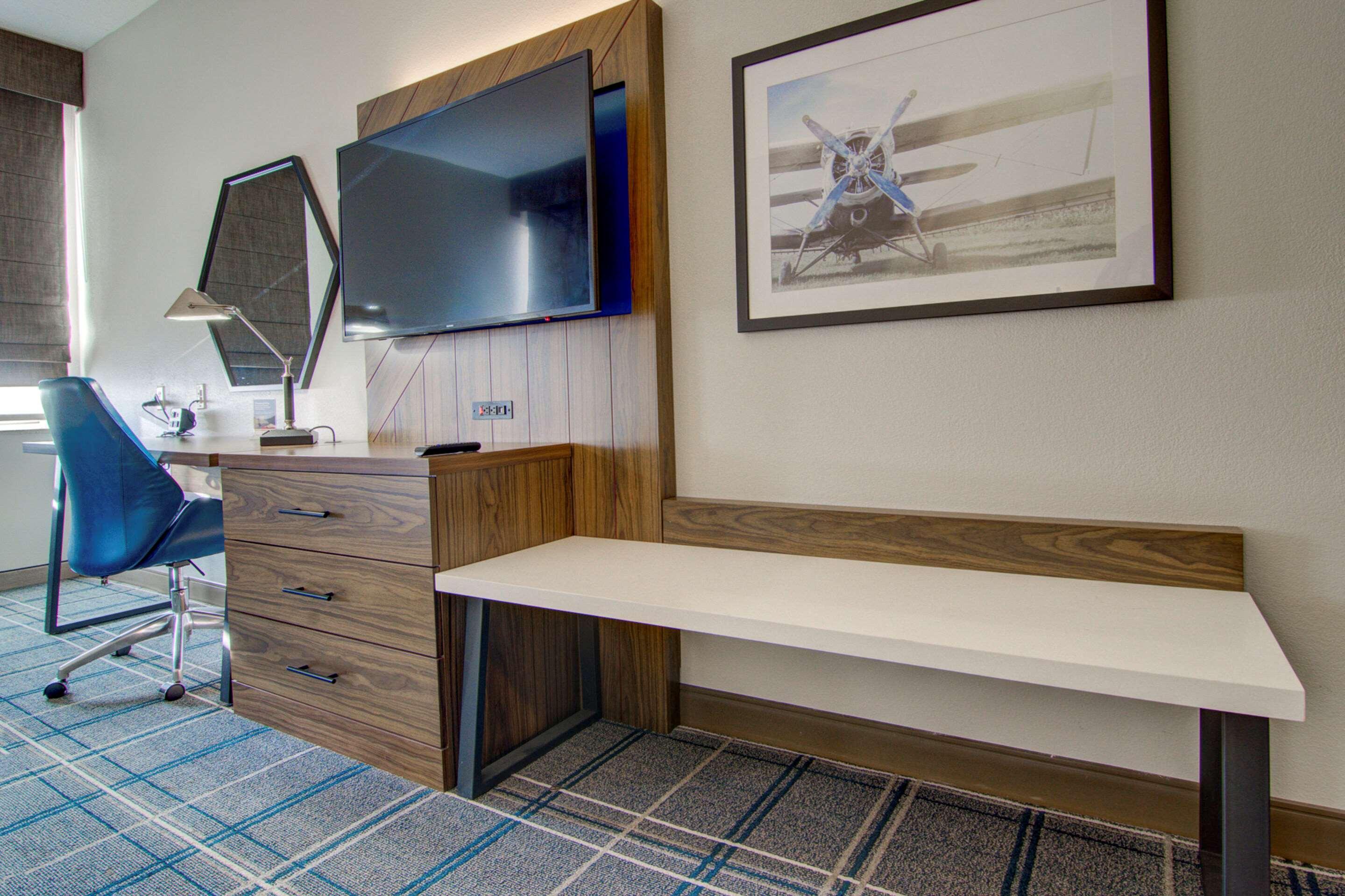 Comfort Suites Newport News Airport מראה חיצוני תמונה