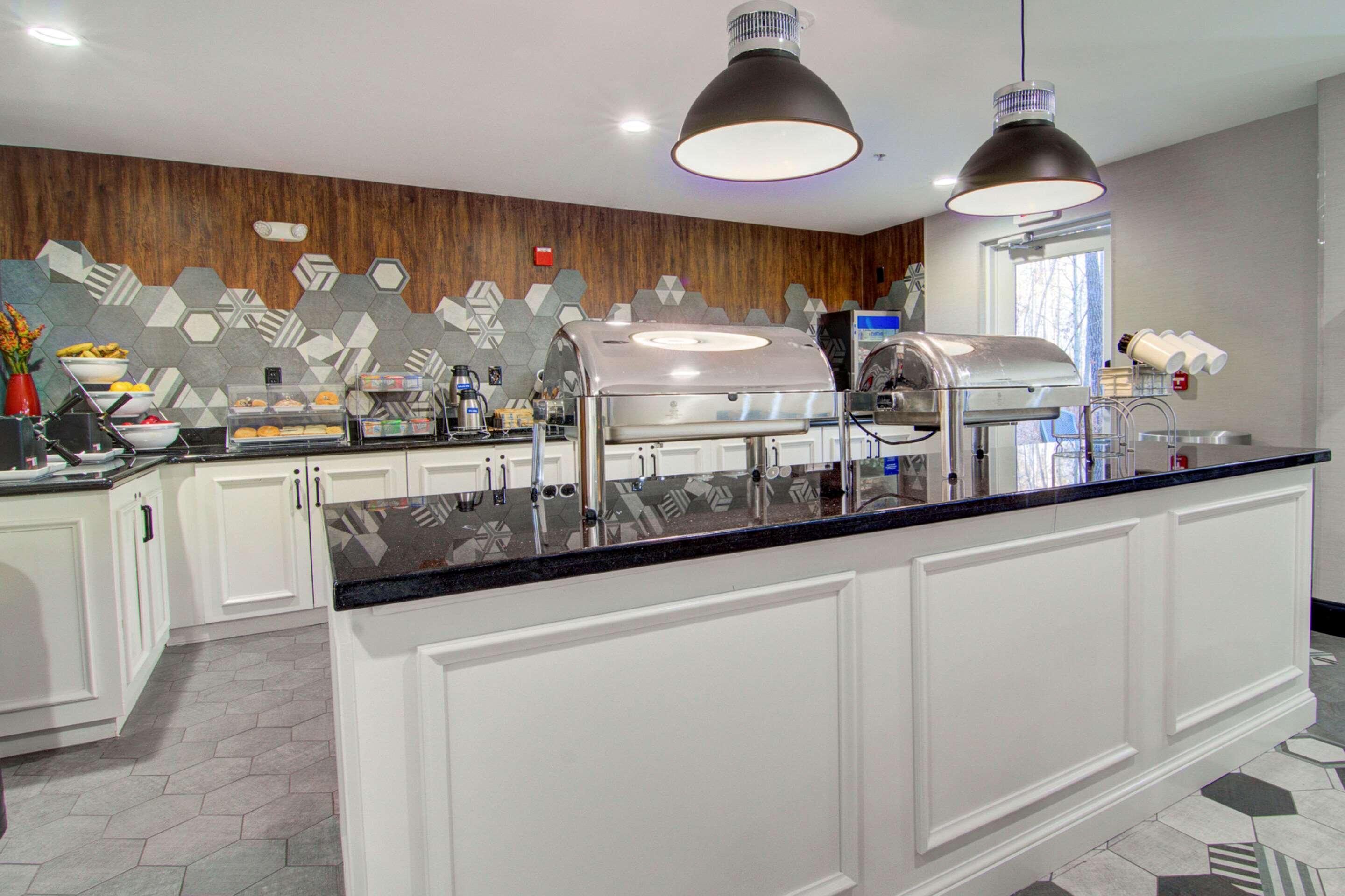 Comfort Suites Newport News Airport מראה חיצוני תמונה