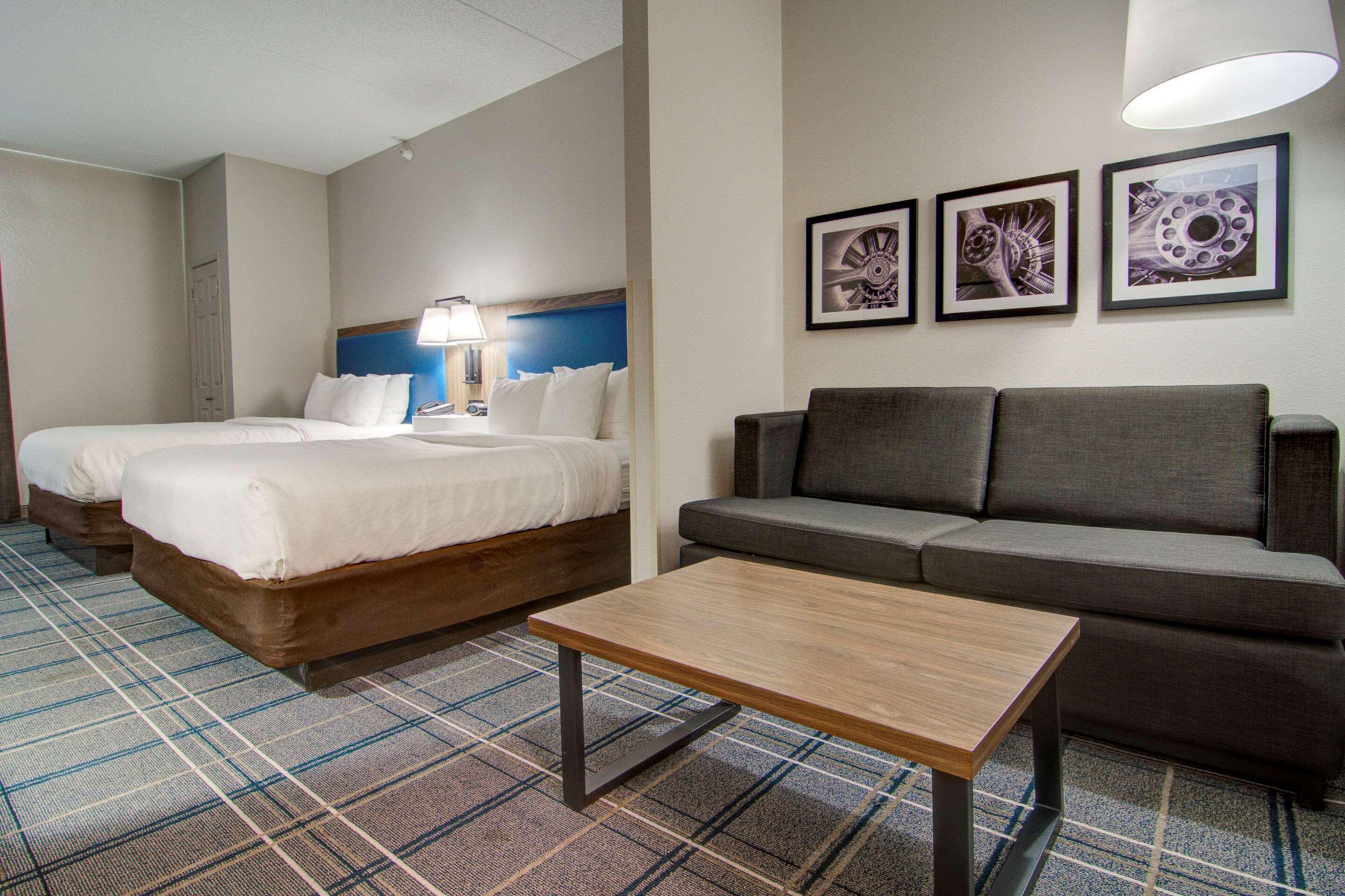 Comfort Suites Newport News Airport מראה חיצוני תמונה