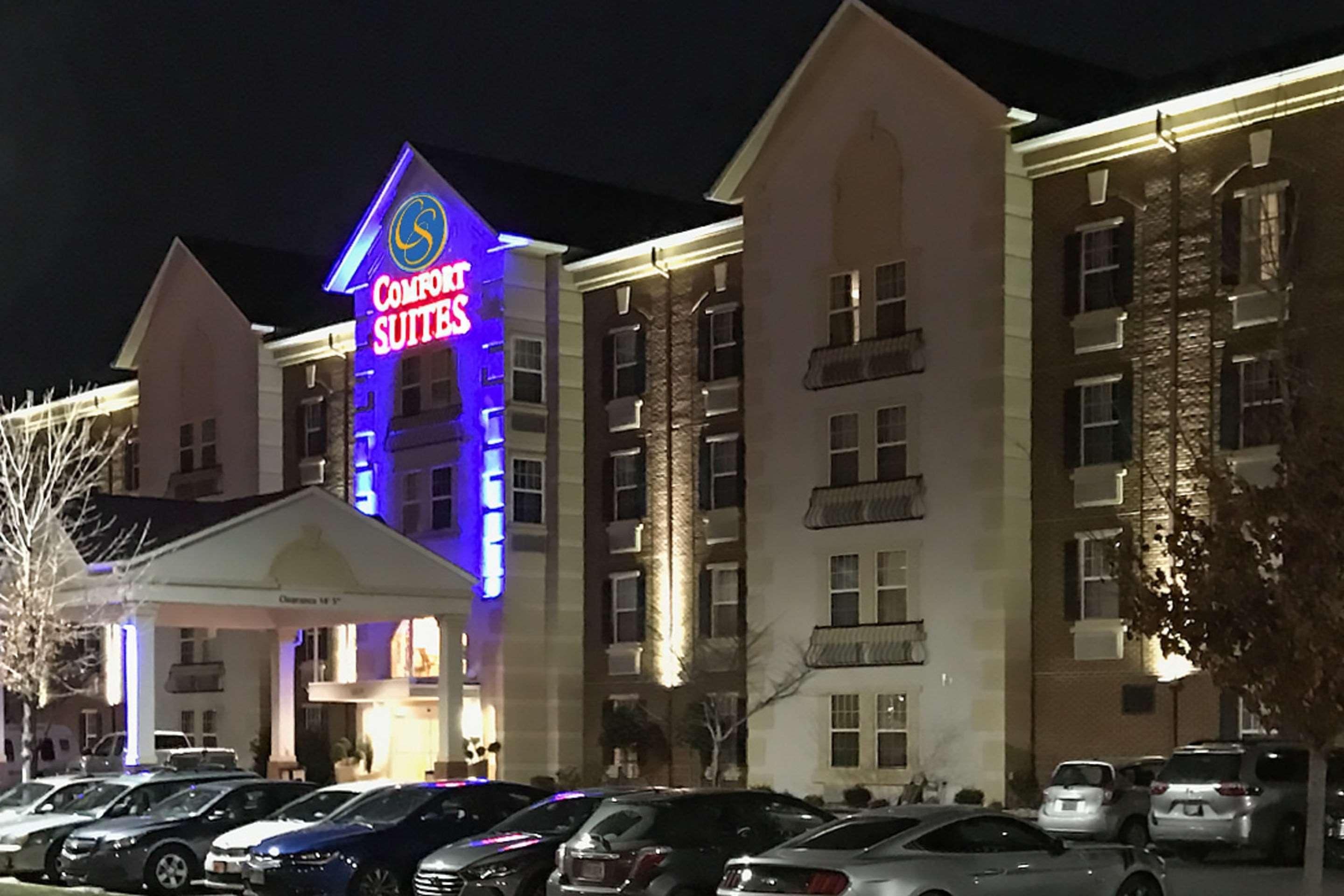 Comfort Suites Newport News Airport מראה חיצוני תמונה