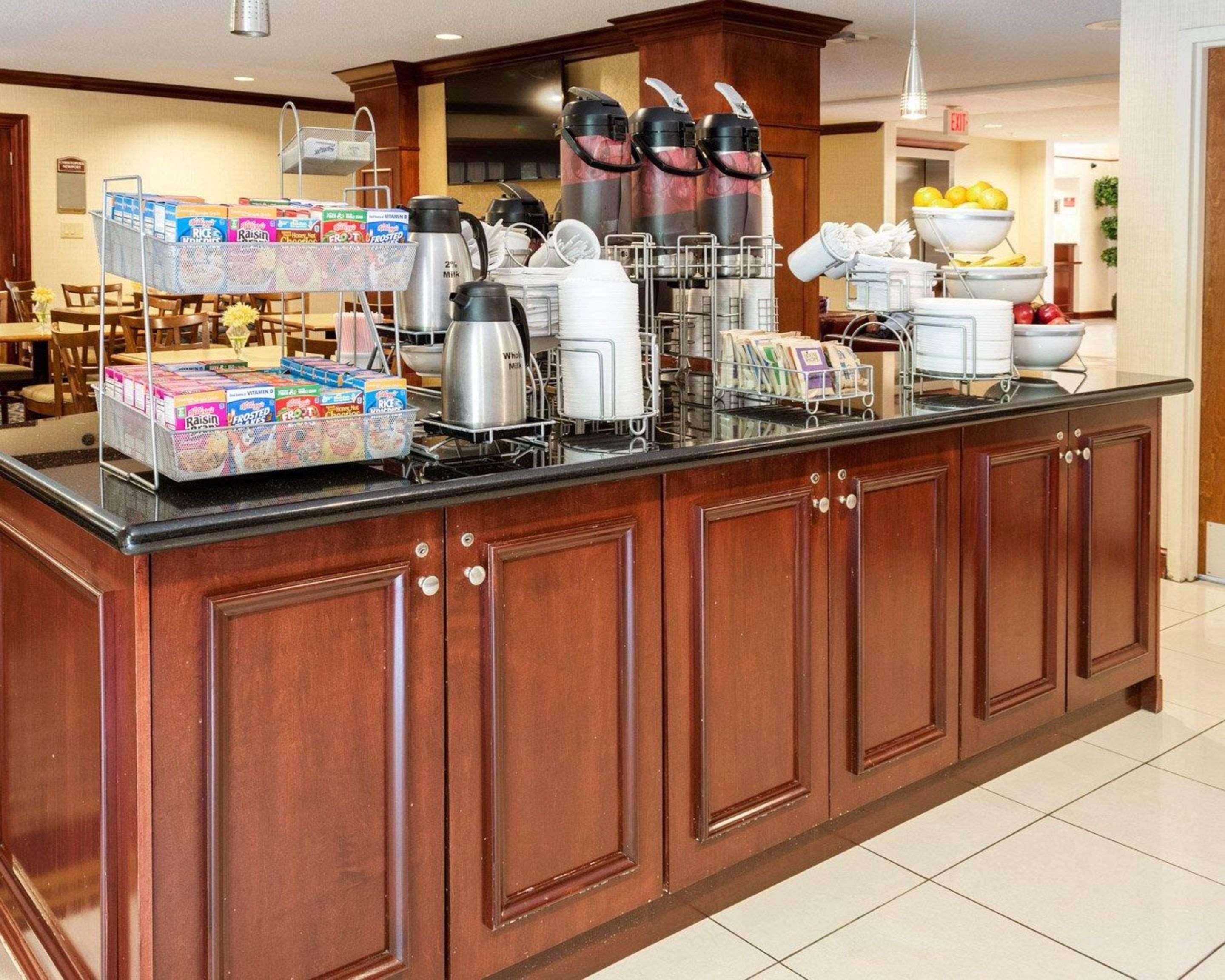 Comfort Suites Newport News Airport מראה חיצוני תמונה
