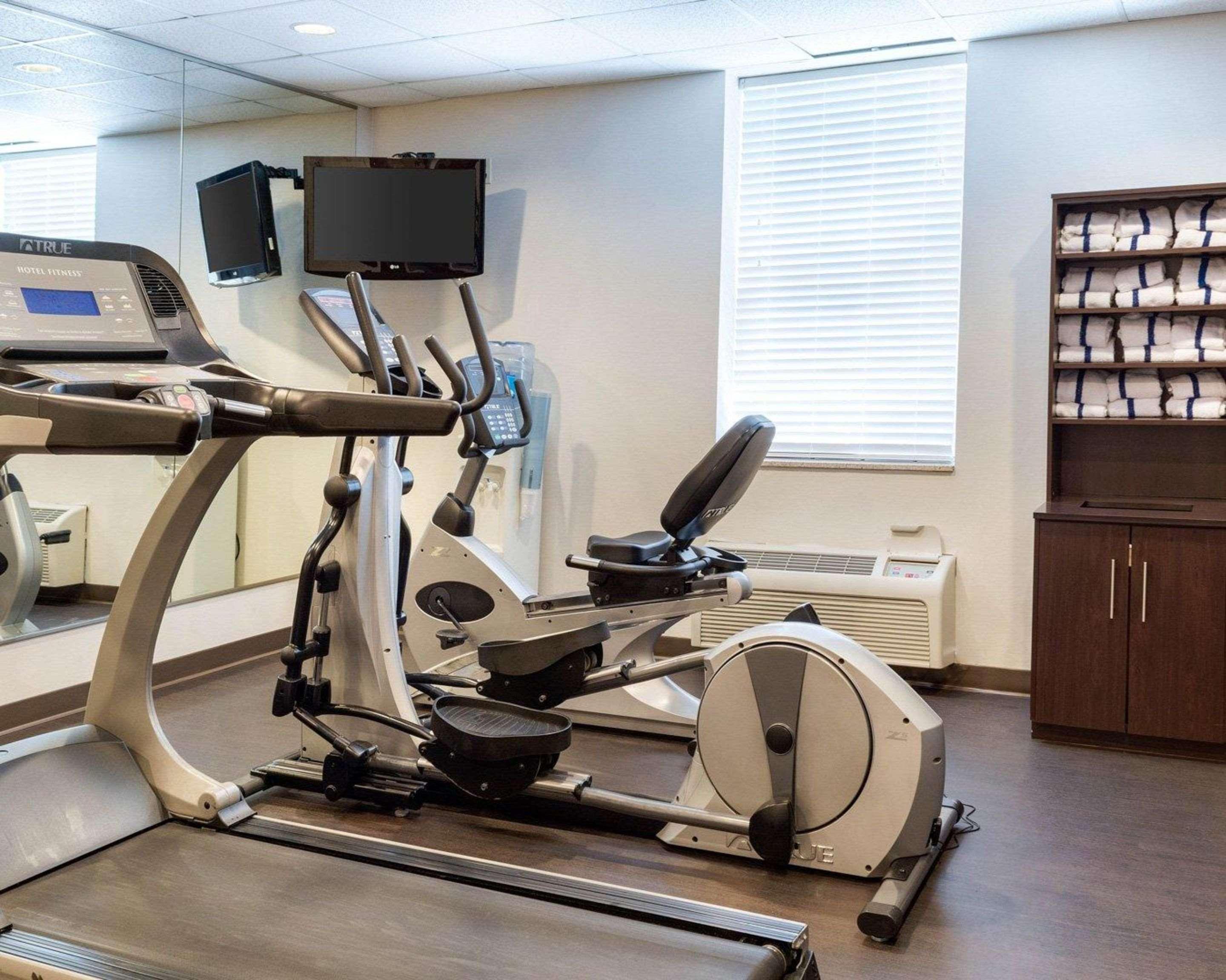 Comfort Suites Newport News Airport מראה חיצוני תמונה