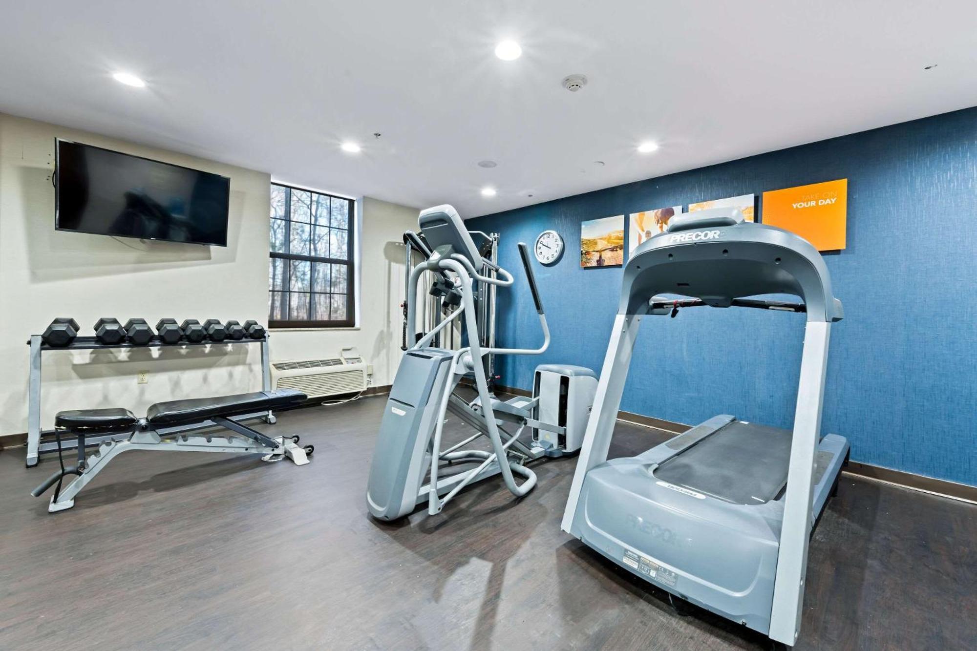 Comfort Suites Newport News Airport מראה חיצוני תמונה